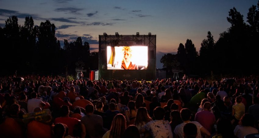 A cinema under the stars