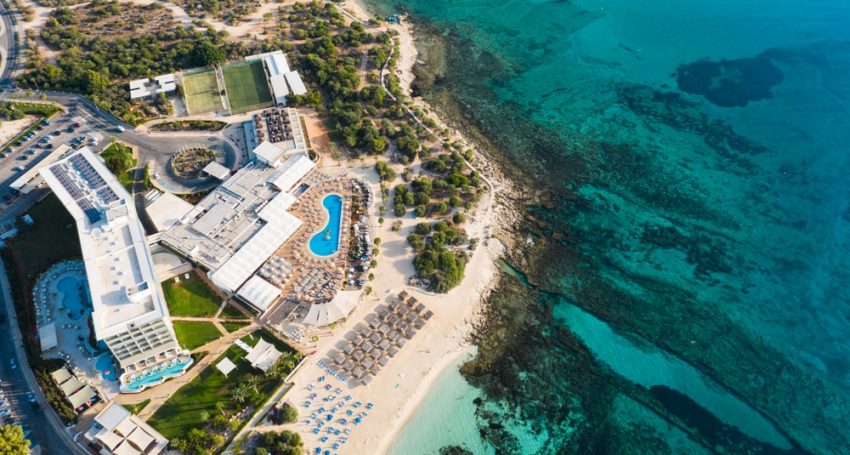 Among 819 Cypriot hotels, less than two dozen will not close for the winter