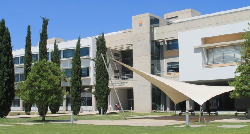 The government will give Cyprus students 200 euros for Christmas