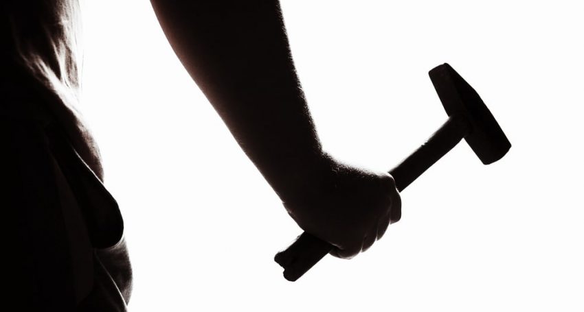 Two teenagers in Limassol beat the third with a hammer because of an online game
