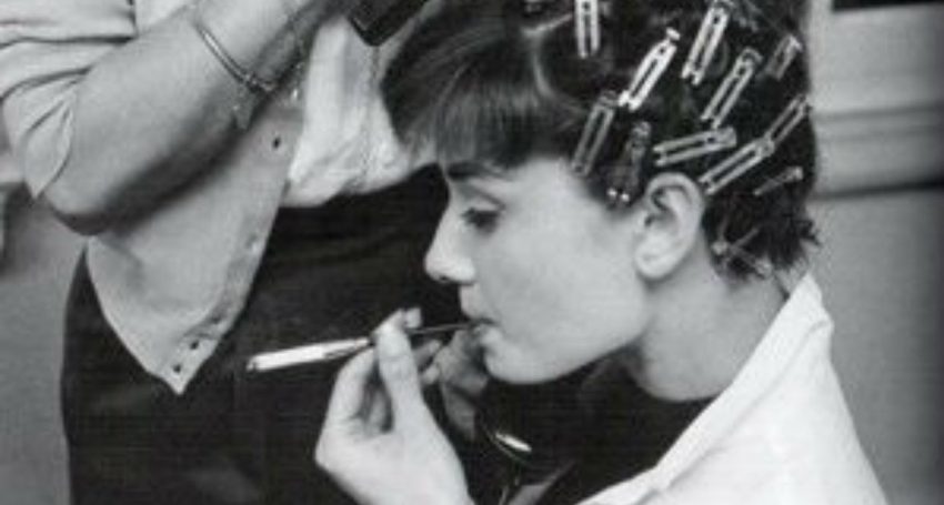 Audrey-Hepburn-smoking-hot-rare-cigarmonkeys-lifestyle-44